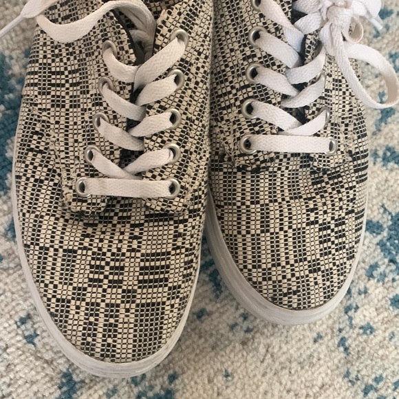 Vans - Picture 3 of 3